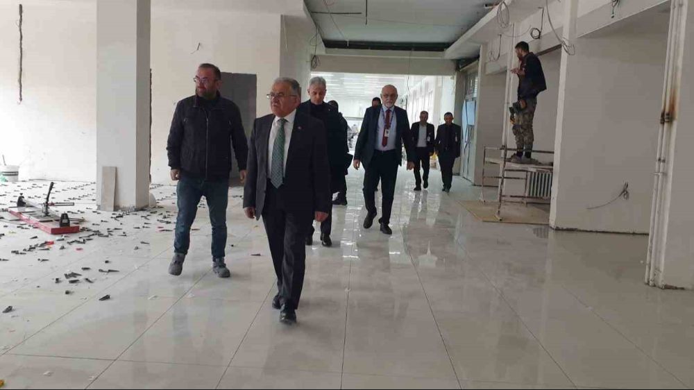 Erciyes Üniversitesi Hastanesi'nde Yenileme: Başkan Büyükkılıç'tan İnceleme Ziyareti - Haberler