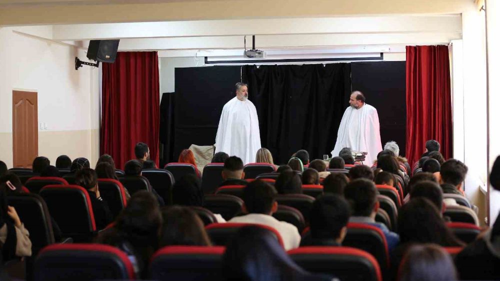 Ergani Belediyesi Öğrencilere Tiyatro Gösterisiyle 'Nefes' Aldırdı