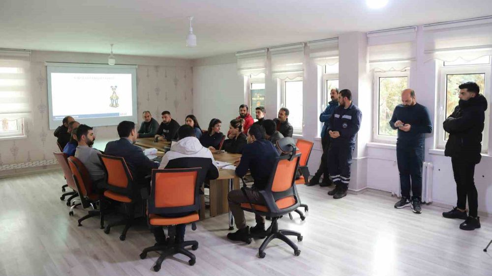 Ergani 'de arama kurtarma ekiplerine eğitim verildi