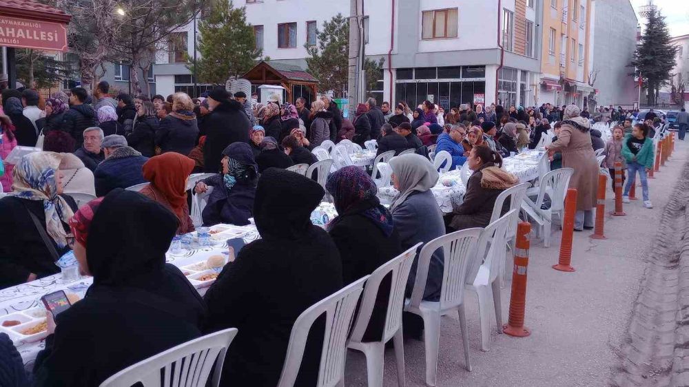 Eskişehir Fatih Mahallesi'nde Vatandaşlar İftar Sofrasında Buluştu - Haberler 