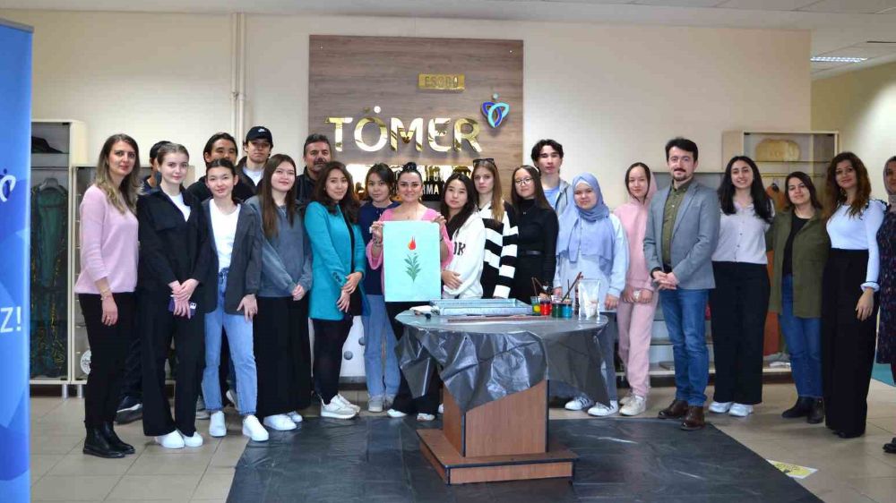 ESOGÜ TÖMER'de Türkçe Öğrenen Uluslararası Öğrencilere Ebru Sanatı Deneyimi