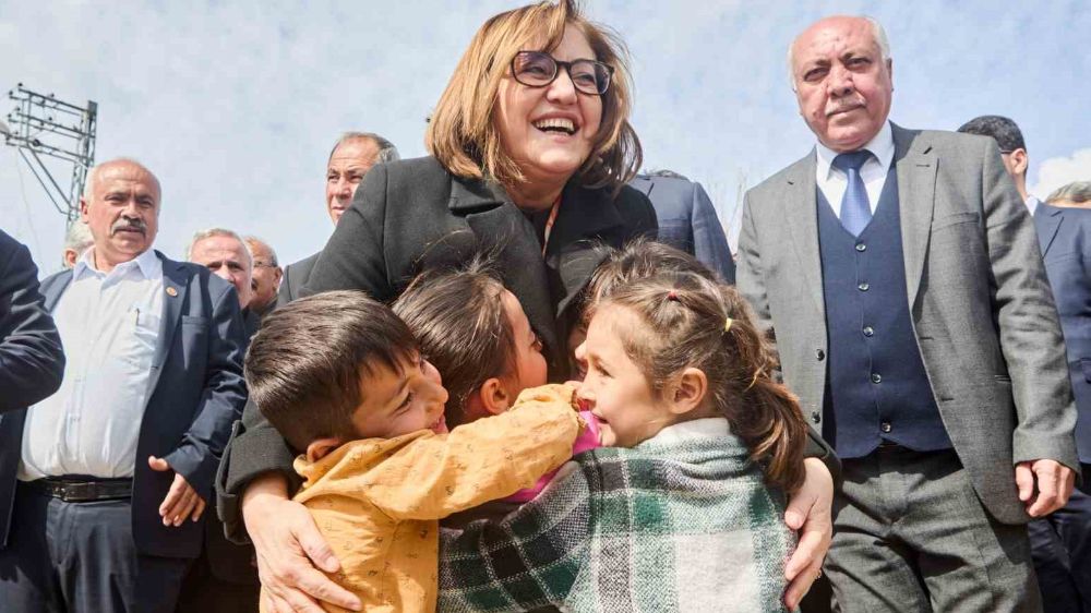 Fatma Şahin, Gaziantep'te Seçim Çalışmalarını Sürdürdü: Nurdağı'nda Vatandaşlarla Buluştu