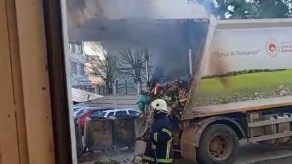 Gaziantep’te çöp kamyonunda çıkan yangını ekipleri harekete geçirdi