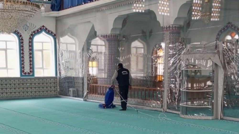 Gediz Belediyesi Temizlik Ekipleri, Camileri Ramazan Ayına Hazırlıyor