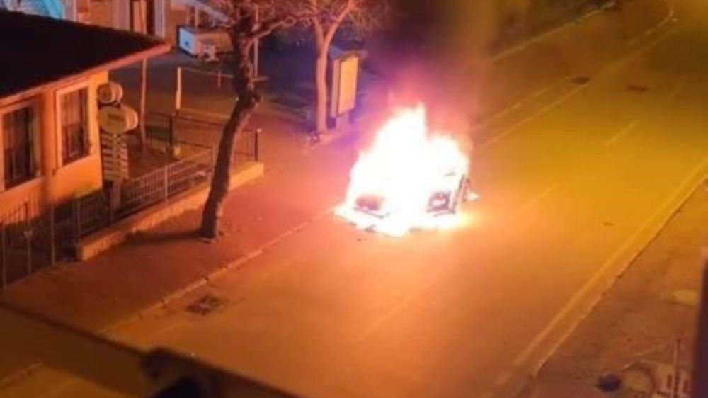 Gençlik Mahallesi'nde Korkutan Yangın: Otomobil Kullanılamaz Hale Geldi! -Haberler