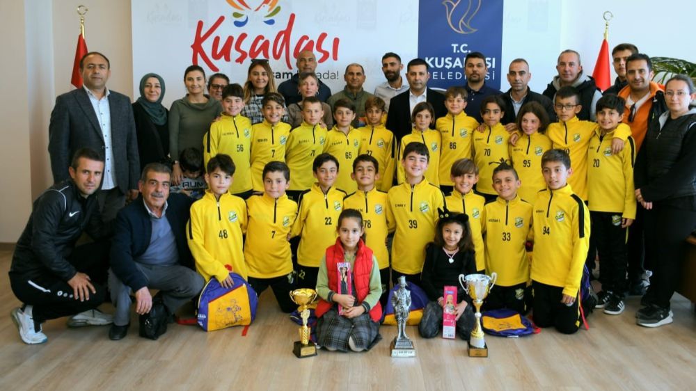 Güvercinada Spor Kulübü'nün U-10 Takımı Başkan Ömer Günel'i Ziyaret Etti