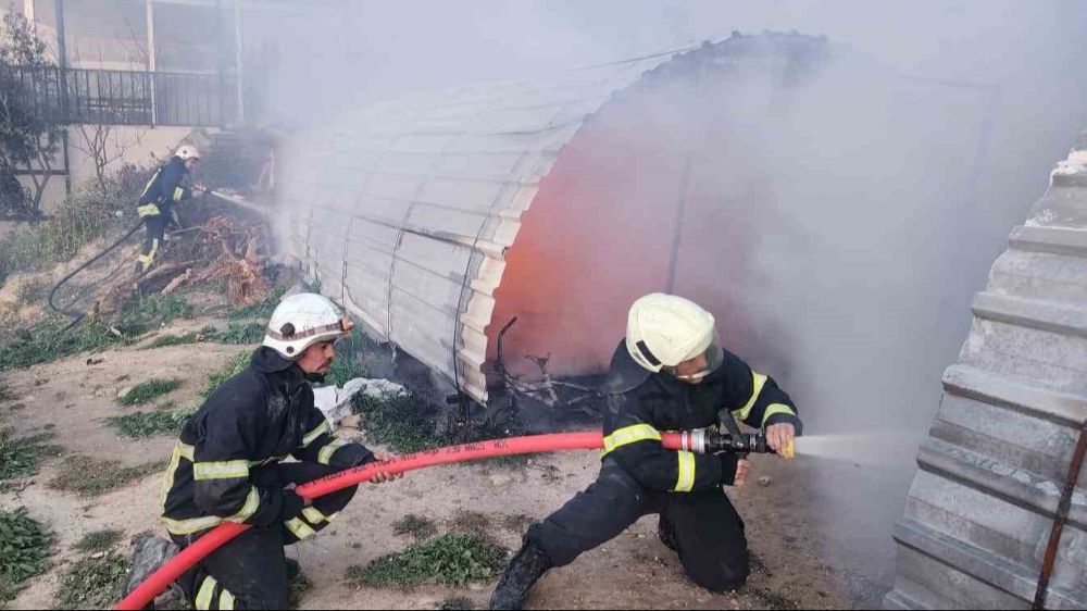 Hatay’da barakada çıkan yangın paniğe neden oldu