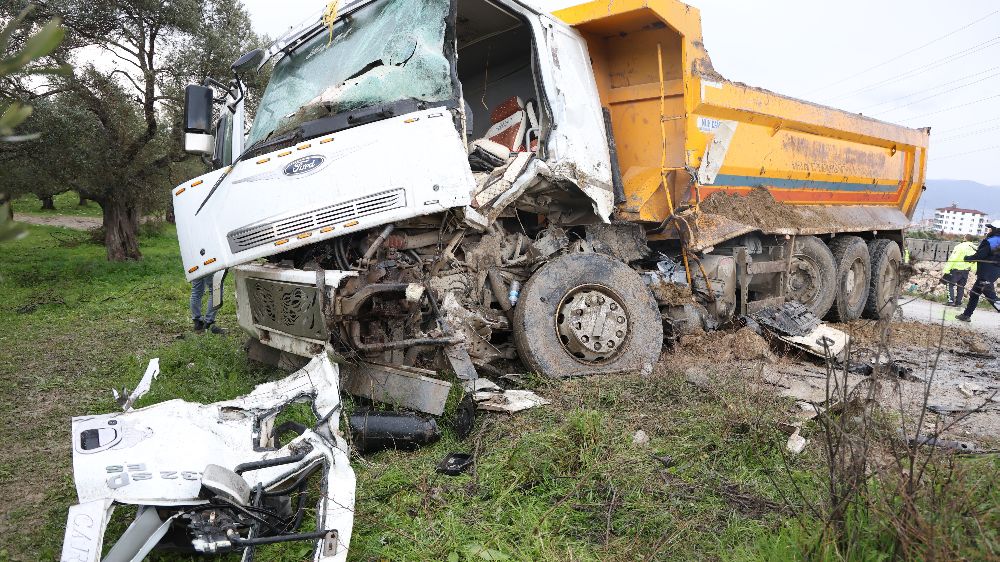 Hatay'da feci trafik kazası 3 kişi yaralandı 