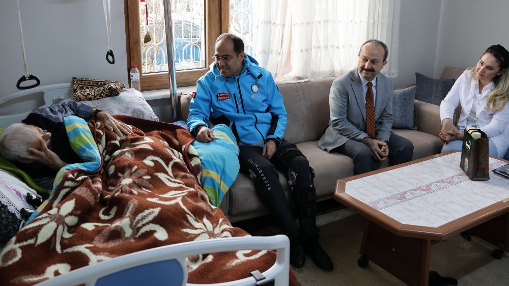 İl Sağlık Müdürü Dr. Mehmet Erşan  yaşlı hastaları evlerinde ziyaret etti