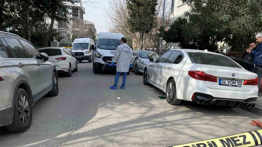 İstanbul'da 1 kişi lüks araç içerisinde kafasında vurulmuş halde buldu