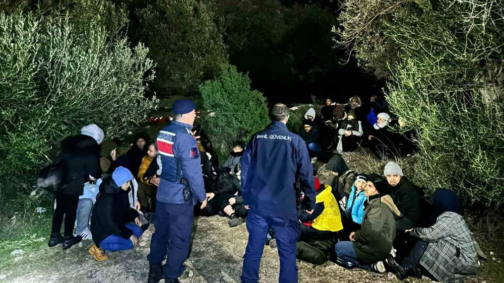 İzmir'de Göçmen Kaçakçılığı Operasyonu: 42 Kişi Tutuklandı!