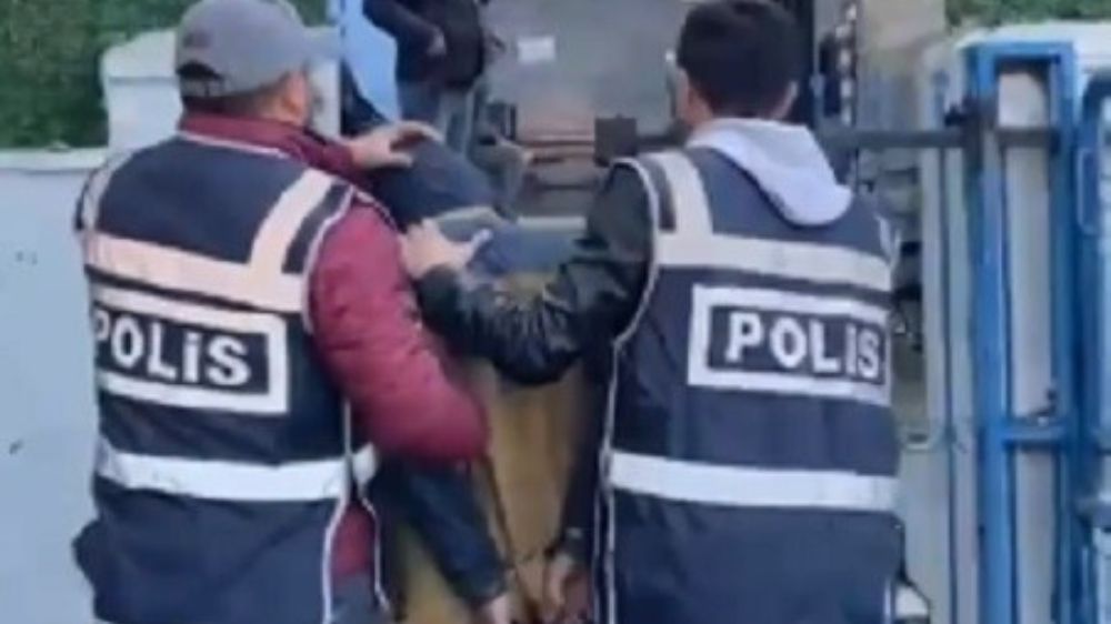 İzmir'de Uzun Süredir Aranan 2 Firari Güven Timleri Tarafından Yakalandı! - Haberler