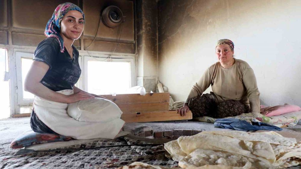 Kadın Ustalar Ramazan ayında tandır ekmeklerini hazırlıyor 