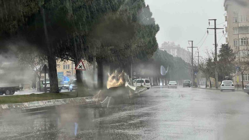 Kahramanmaraş'ta Aniden Bastıran Yağış ve Kar: Trafikte Zor Anlar!