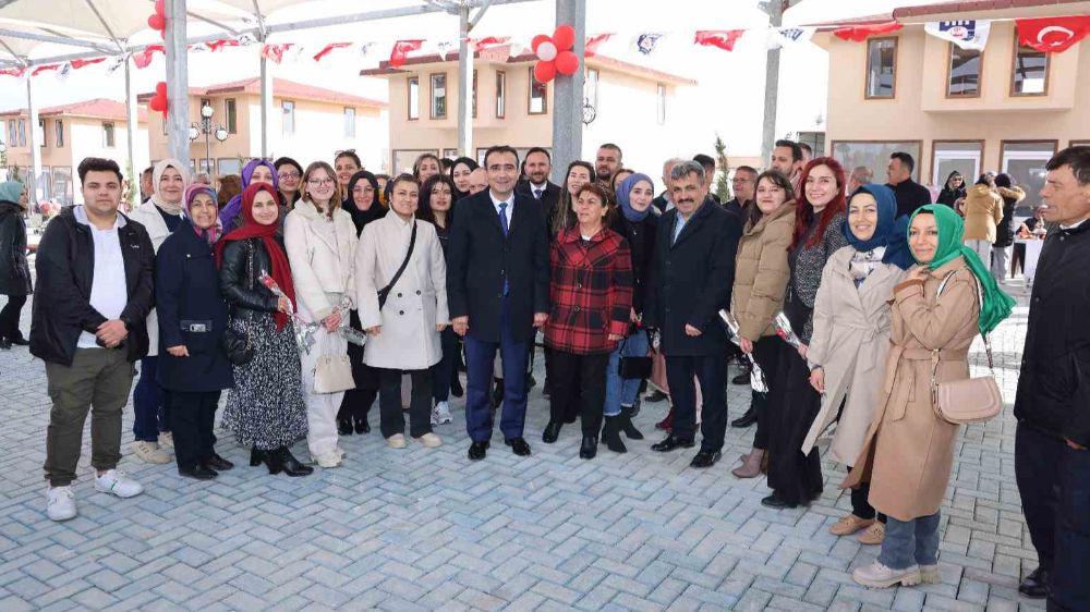 Karaman Belediyesi'nden Kadınlara Destek: Mümine Hatun Çarşısı Açıldı