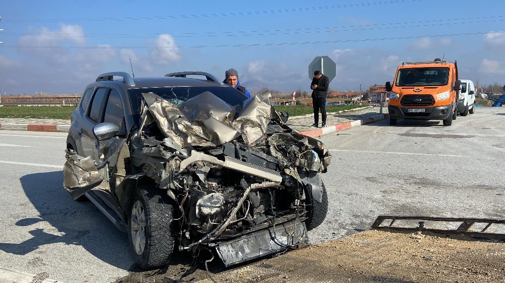 Karaman'da kaza Kamyon cip çarpıştı