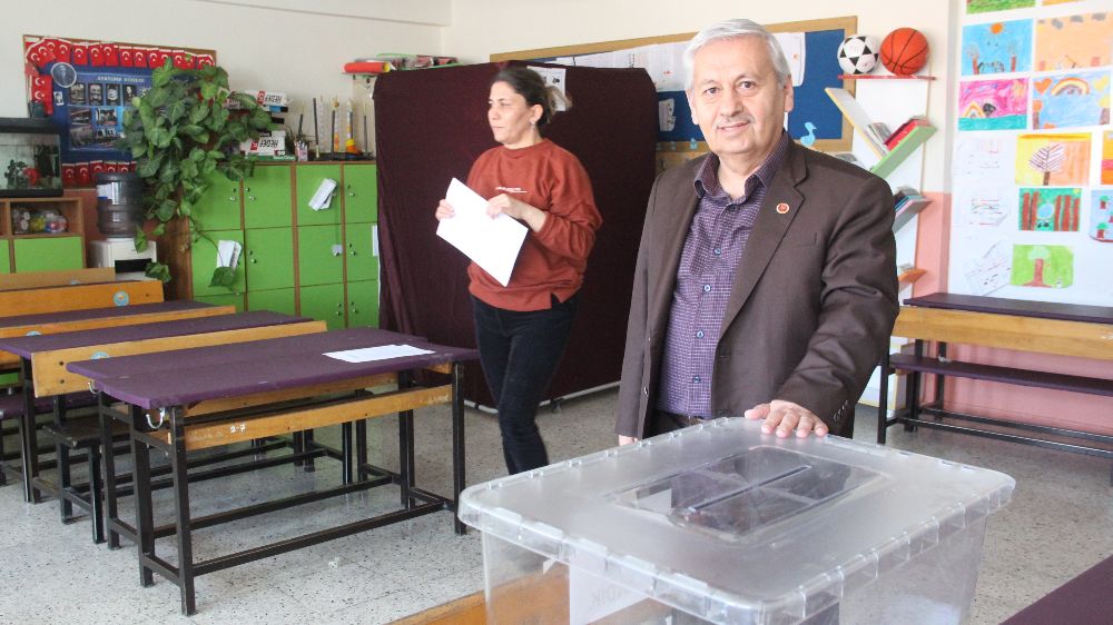 Karaman'da Seçim Hazırlıkları: Okullara Sandıklar ve Oy Kabinleri Yerleştirildi. - Haberler