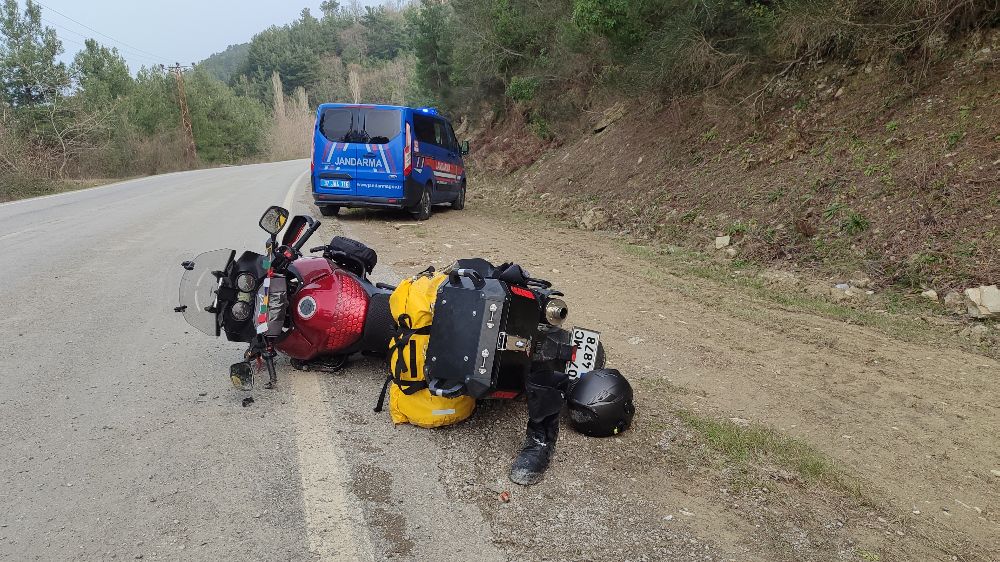 Kastamonu'da motosiklet sürücüsü şarampole devrildi