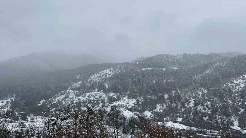 Kastamonu'nun Dağlarında Kar Sevinci: Kartpostallık Görüntüler Oluştu