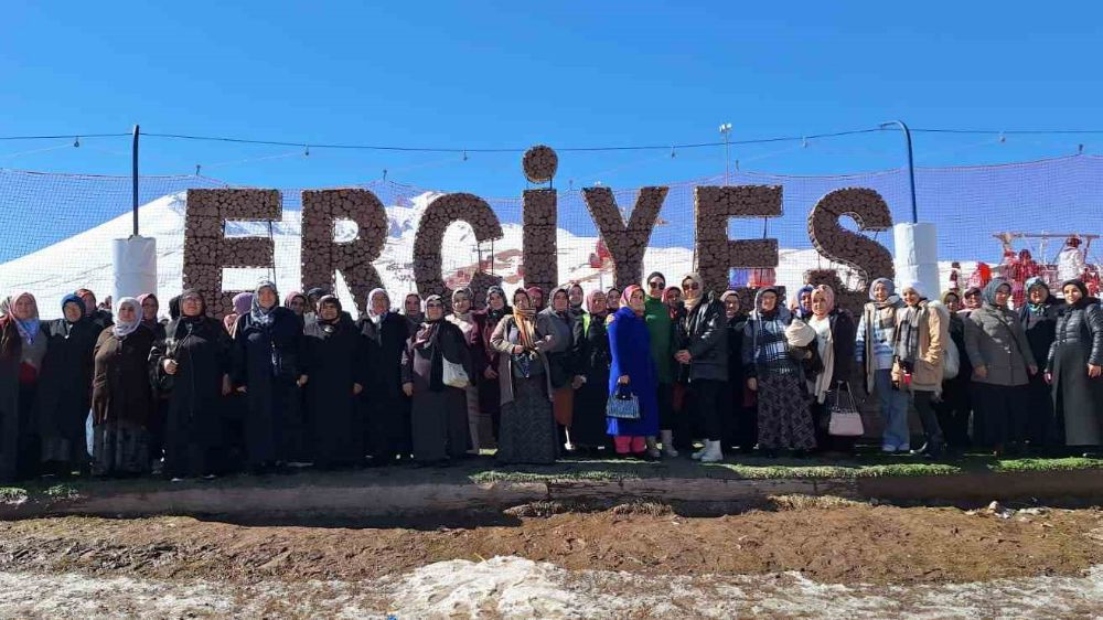 KAYMEK ile Erciyes'e Ücretsiz Gezi: 55 Kadın Kayak Keyfi Yaşadı