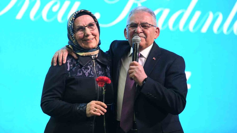 Kayseri'de Dünya Kadınlar Günü Kutlaması: Memduh ve Necmiye Büyükkılıç Çifti Kadınlarla Buluştu!