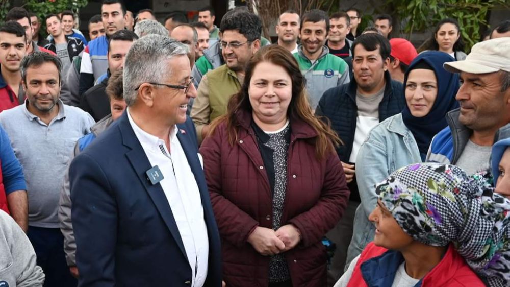 Kemer Belediye Başkanı Necati Topaloğlu, belediye personeli ile bir araya geldi. 