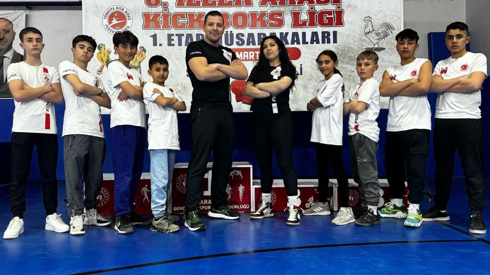 Kemer Belediyesi Kick Boks Takımı, Denizli'deki Turnuvada Başarıya Ulaştı