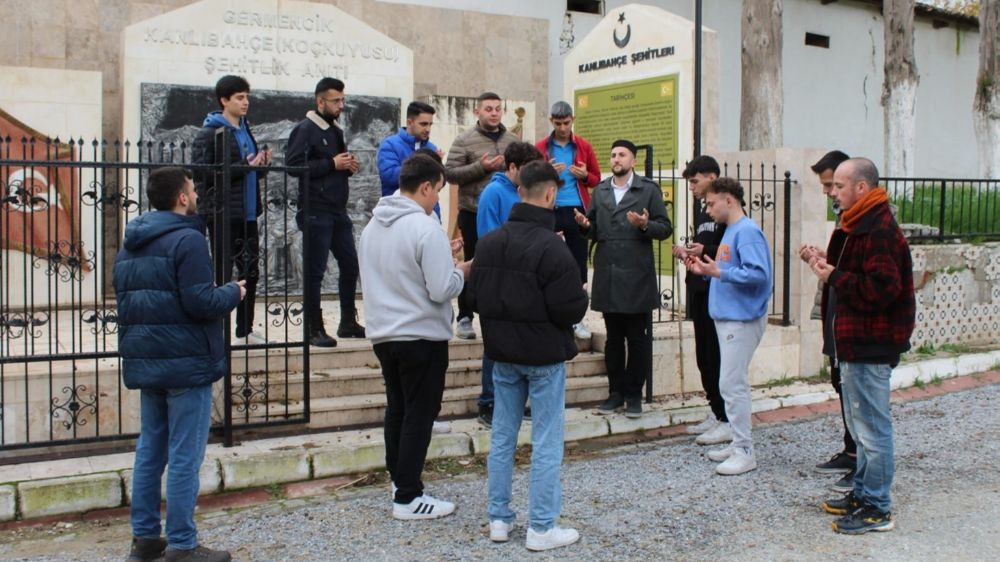 Koçarlı KYK Erkek Yurdu öğrencileri Germencik Kanlıbahçe Şehitlik Anıtı’nı ziyaret etti