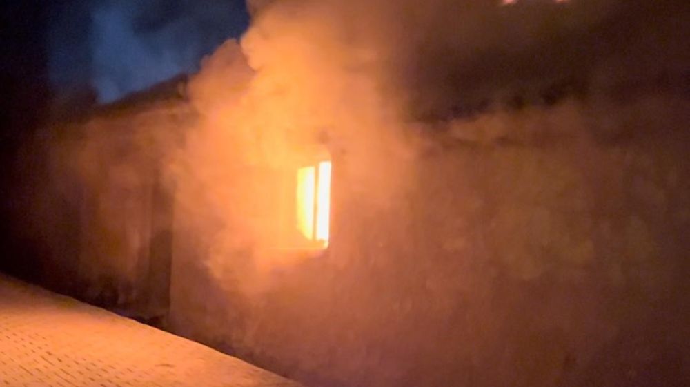 Köy evinde yangın çıktı 2 kişi yaralandı