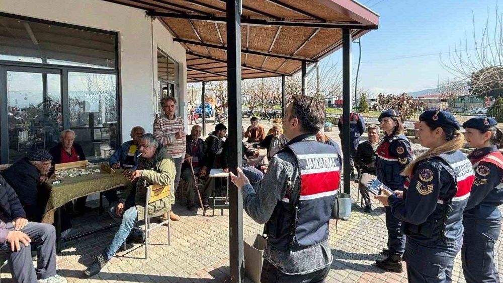 Kuyucak'da jandarmadan öğrencilere bilgilendirme toplantısı
