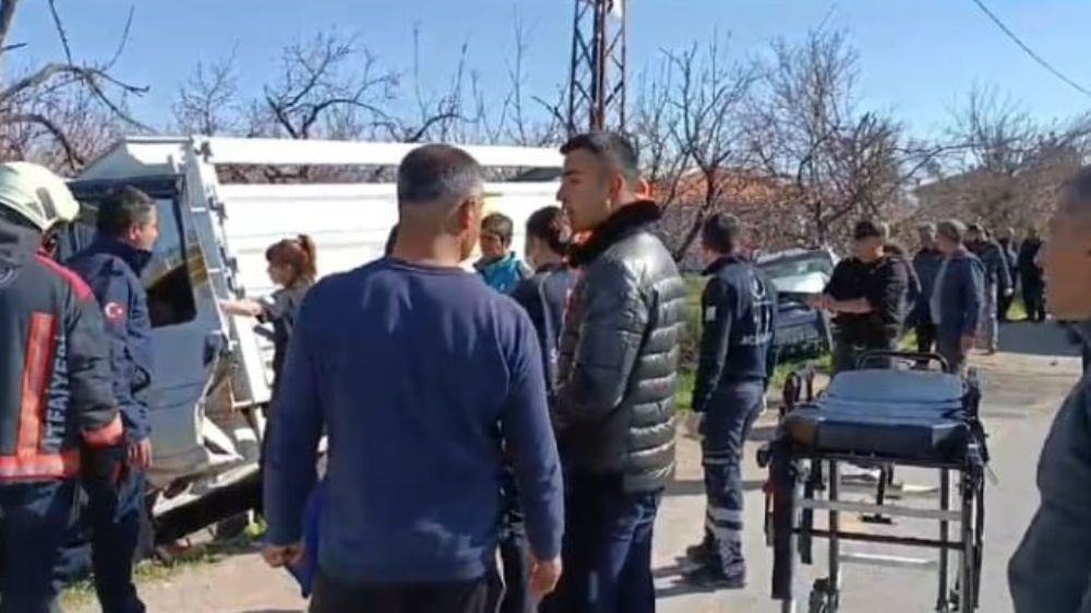 Malatya'da İstasyon Caddesi'nde Meydana Gelen Kaza: 3 Yaralı