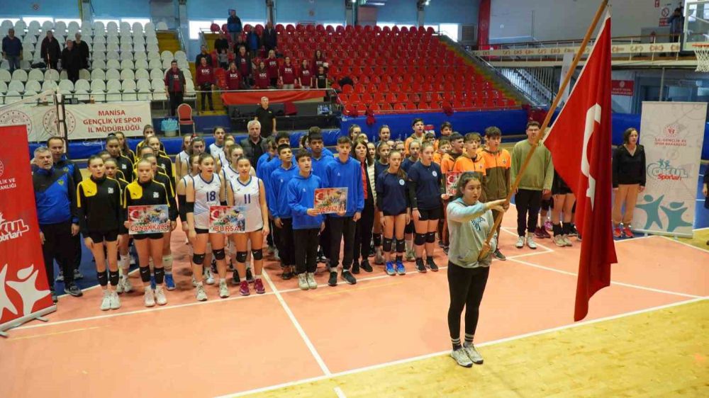 Manisa'da Yapılan Okul Sporları Voleybol Yarı Final Müsabakaları Tamamlandı