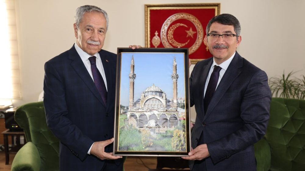Manisa'ya Gelen Bülent Arınç, Şehzadeler Belediye Başkanı'na Teşekkür Ziyaretinde