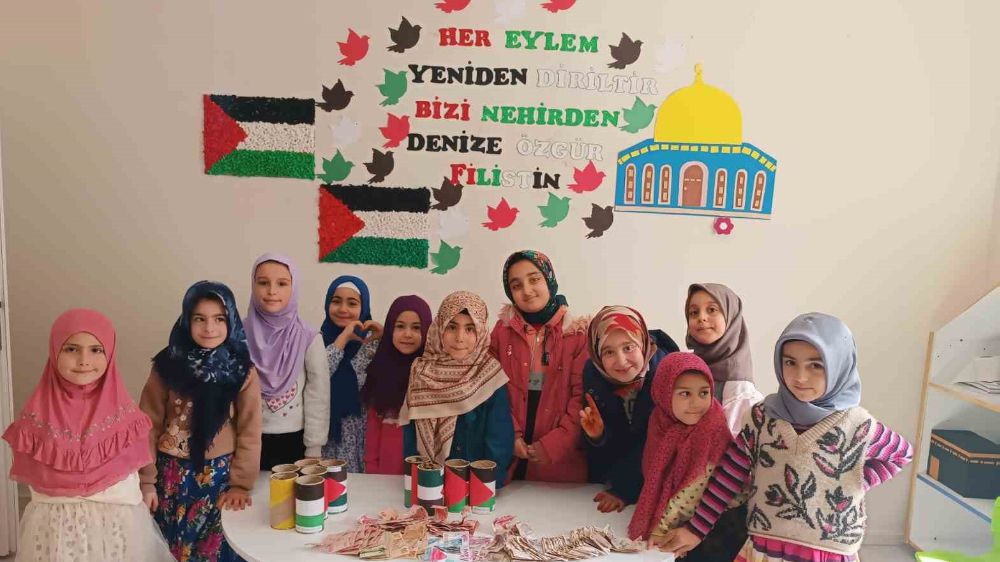Mardinli Miniklerden Büyük Yardım: Gazze'ye Destek İçin Harçlıklarını Bağışladılar