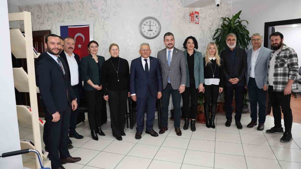Memduh Büyükkılıç, Taner Yıldız ile Kayseri'deki STK'ları Ziyaret Etti