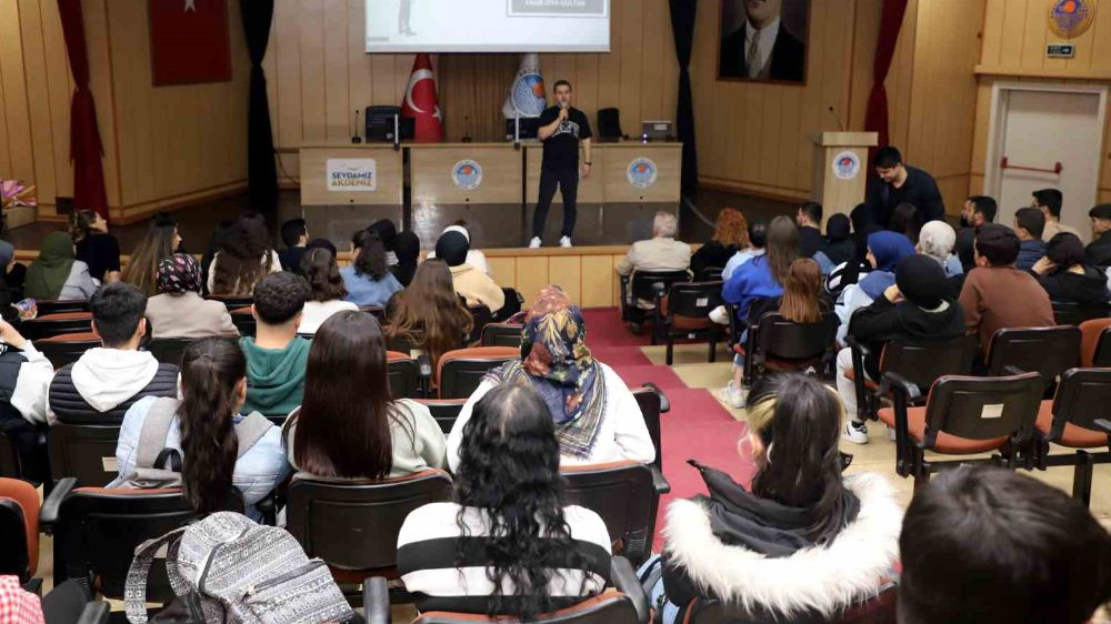 Mersin'de Meslek Seçimi Konuşuldu: Uzmanların Önerileri
