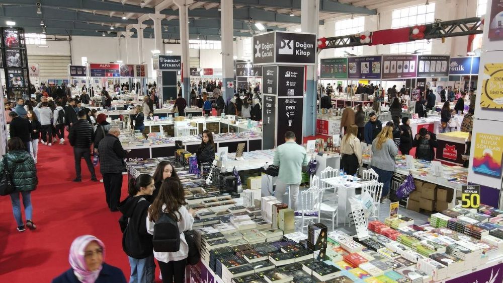 Merzifon'da Kitap Fuarı Başladı: Kültür ve Edebiyat Dolu Bir Hafta Sizi Bekliyor