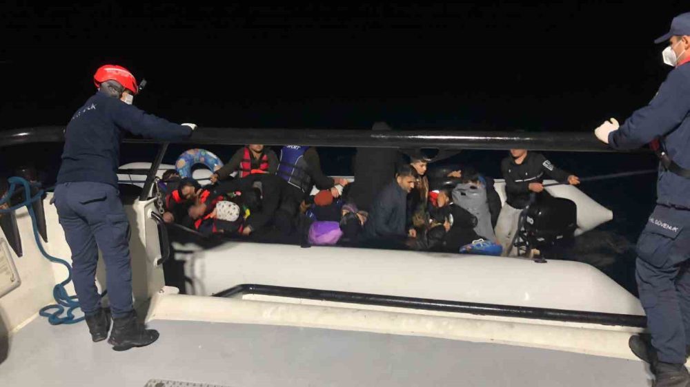 Muğla Bodrum'da Sahil Güvenlik Müdahalesi: 17 Çocuklu 31 Düzensiz Göçmen Yakalandı