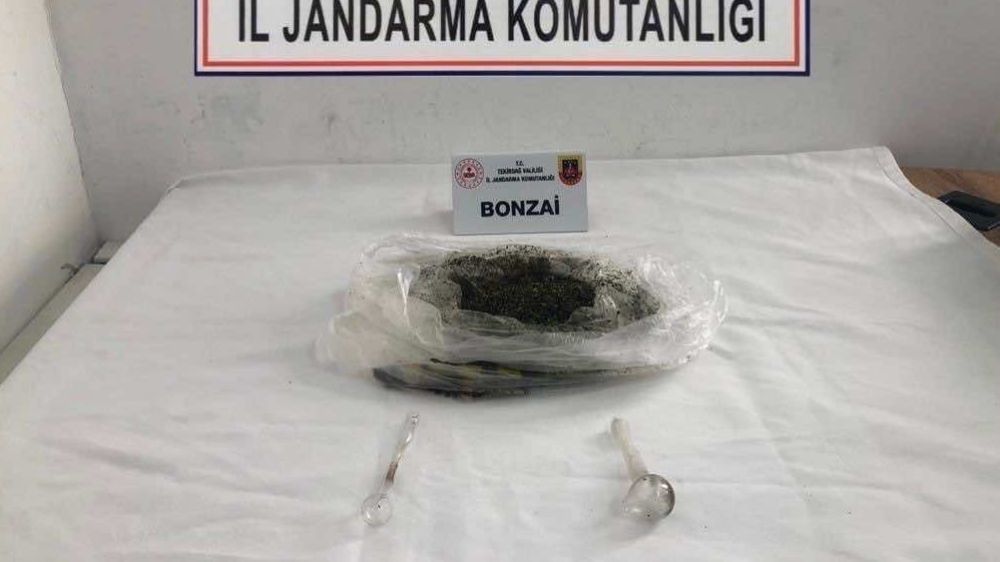 "Muratlı'da Jandarma Müdahalesi: Evde Uyuşturucu ve Kullanım Aparatı Bulundu - Haberler