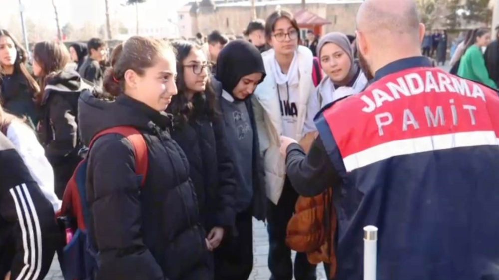 Öğrenciler Jandarma mesleğiyle tanıştı 