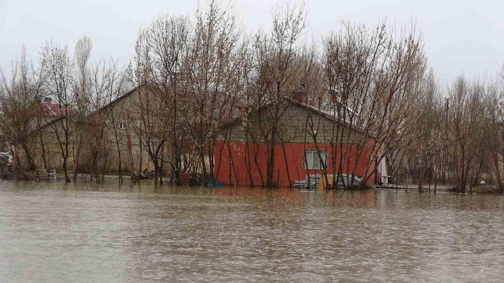 Sağanak Yağış arazi ve evleri su altında bıraktı