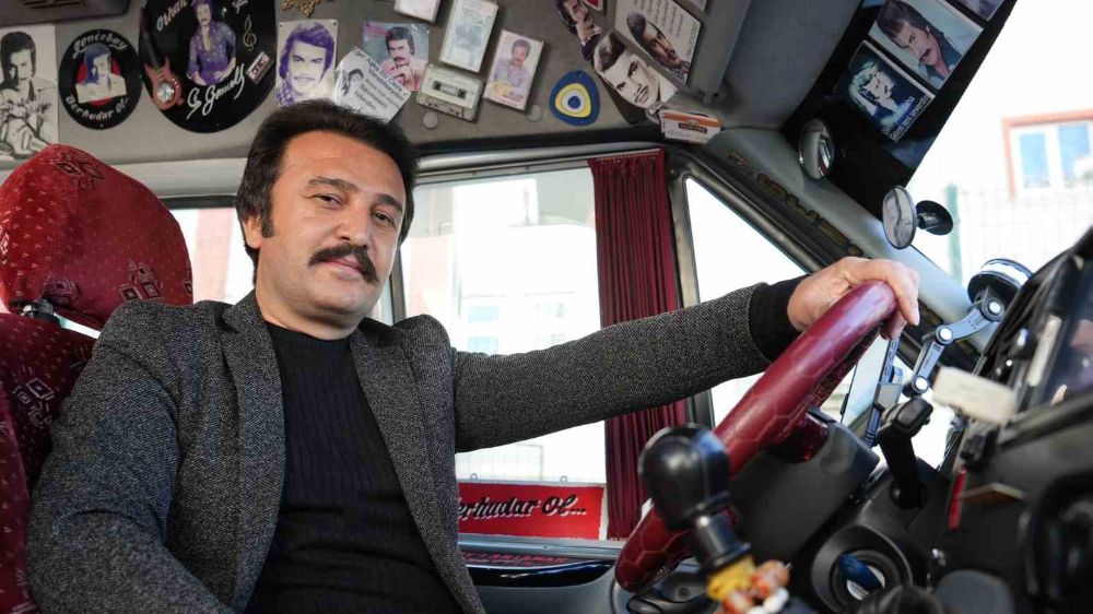 Samsun'da Orhan Gencebay Rüzgarı: Minibüs Şoförü Müslüm'ün Efsane Tutkusu!
