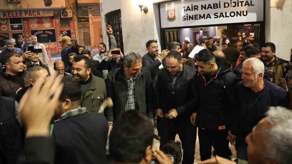 Şanlıurfa Büyükşehir Belediyesi Personelleri Zam Sevincini Halay Çekerek Kutladı
