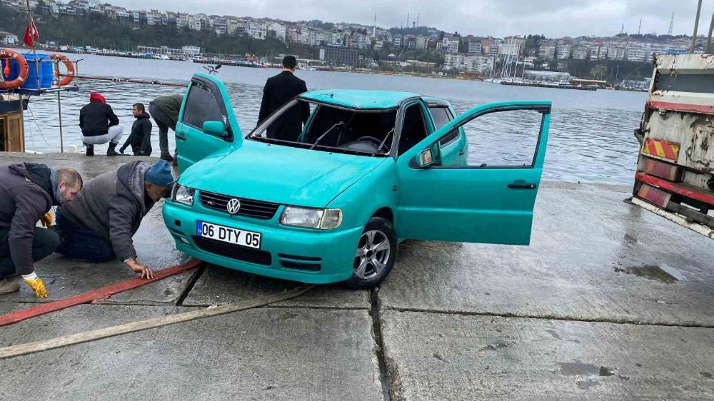 Şile Limanı’nda denize düşen otomobil çalışmalar sonucu çıkartıldı-Haberler 