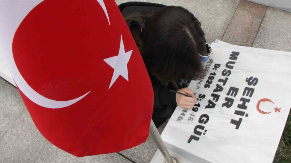 Trabzon Gazi Anadolu Lisesi Öğrencileri Şehitlikte Önemli Bir Projeye İmza Attı
