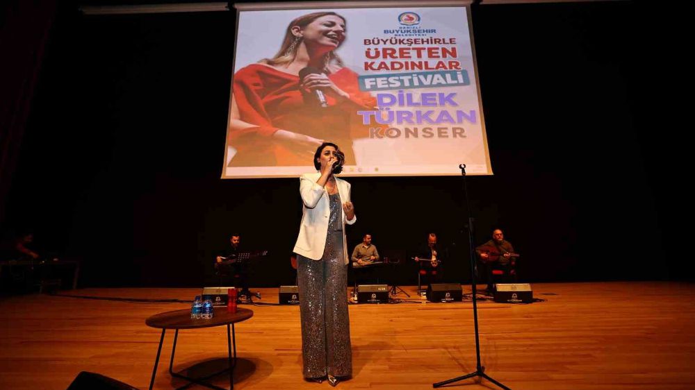 Türkan Şoray, Denizli'deki Kadınlar Festivali'nde Onur Konuğu Oldu