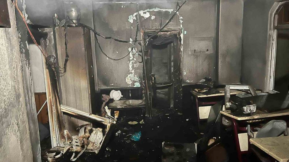 Vahdet Camii'nde Yangın: İmam Odası Kullanılamaz Hale Geldi