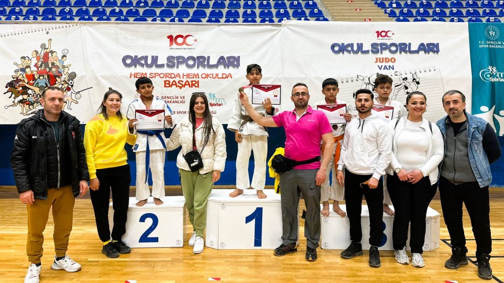 Van'da Zafer Diyarbakır'ın: DBB Sporcuları Okul Judo Müsabakalarında Derece Aldı! - Haberler