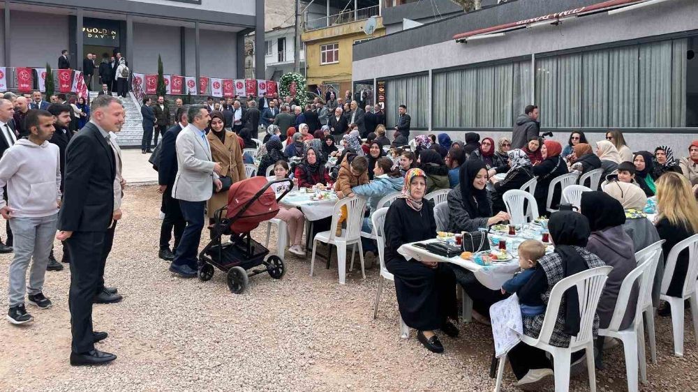 Yıldırım'da MHP'nin Düzenlediği Kadınlar Günü Programına Büyük İlgi