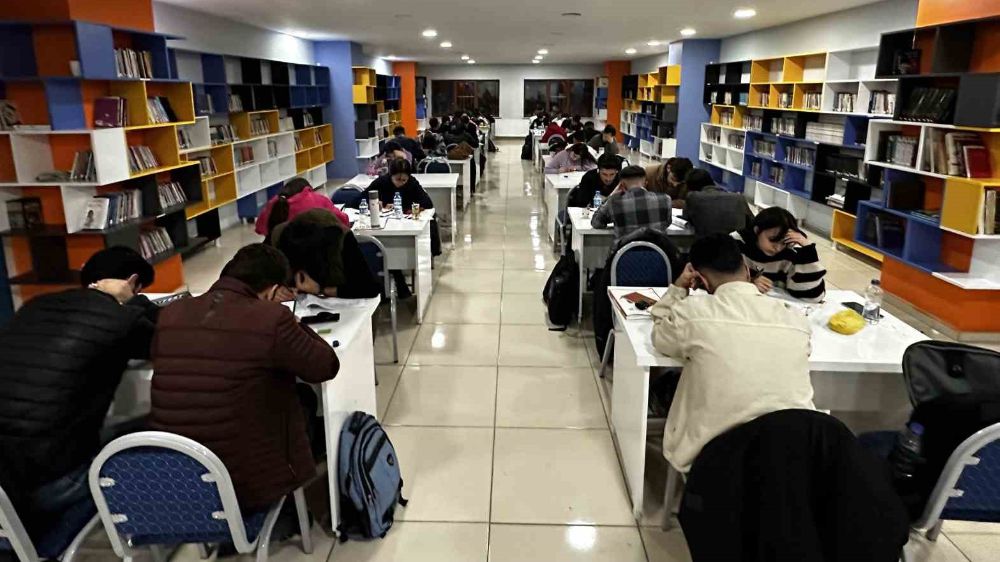 Yüksekova'da Genç Ofis Kütüphaneleri: Öğrencilere Saatlerce Çalışma Fırsatı!- Haberler
